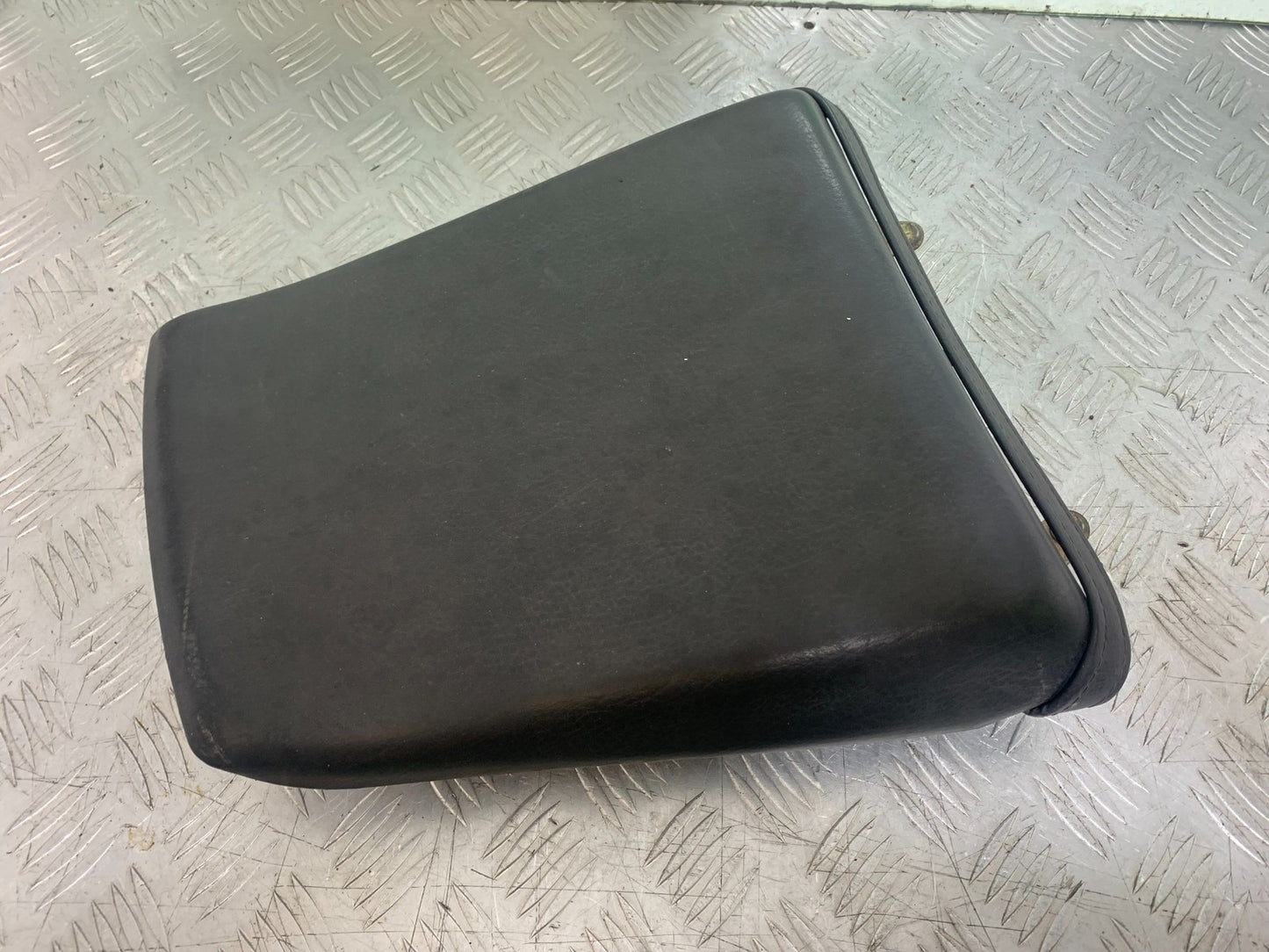YAMAHA YZF1000 THUNDERACE REAR SEAT  YEAR 1997-2000 (CMB1204)