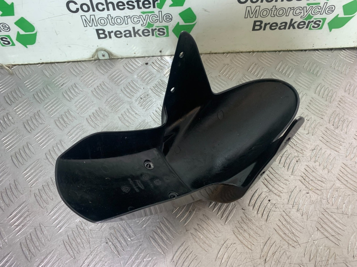 TRIUMPH 1050 SPEED TRIPLE FRONT MUDGUARD  YEAR 2005-2007 (CMB1322)