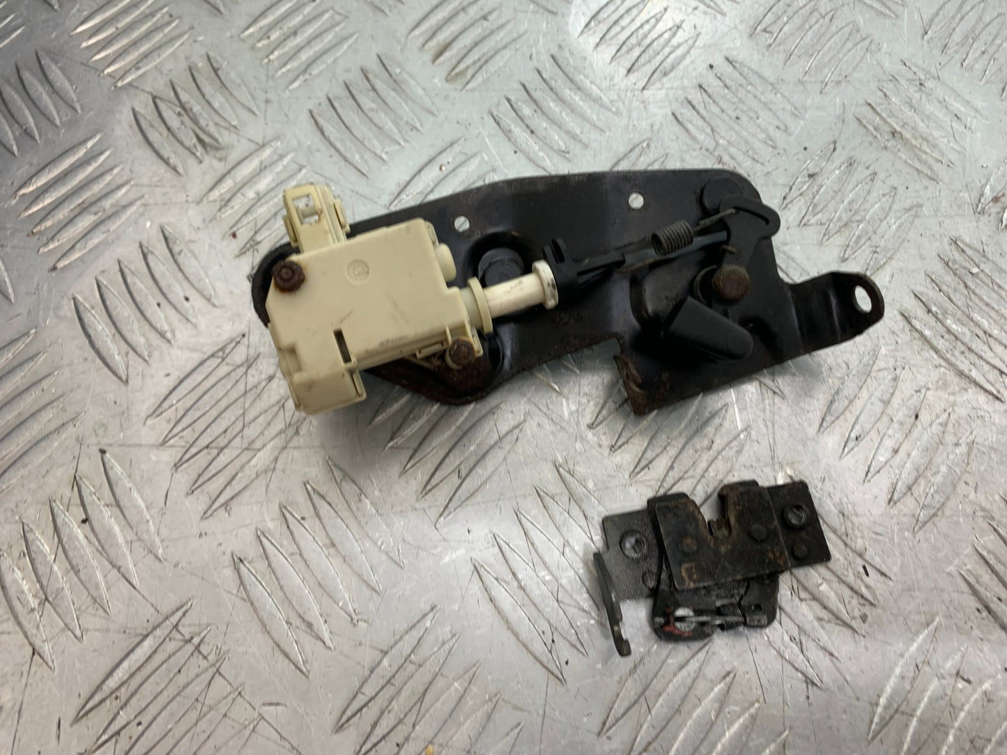 PIAGGIO VESPA GT125 L SEAT CATCH  YEAR 2003 (CMB1300)