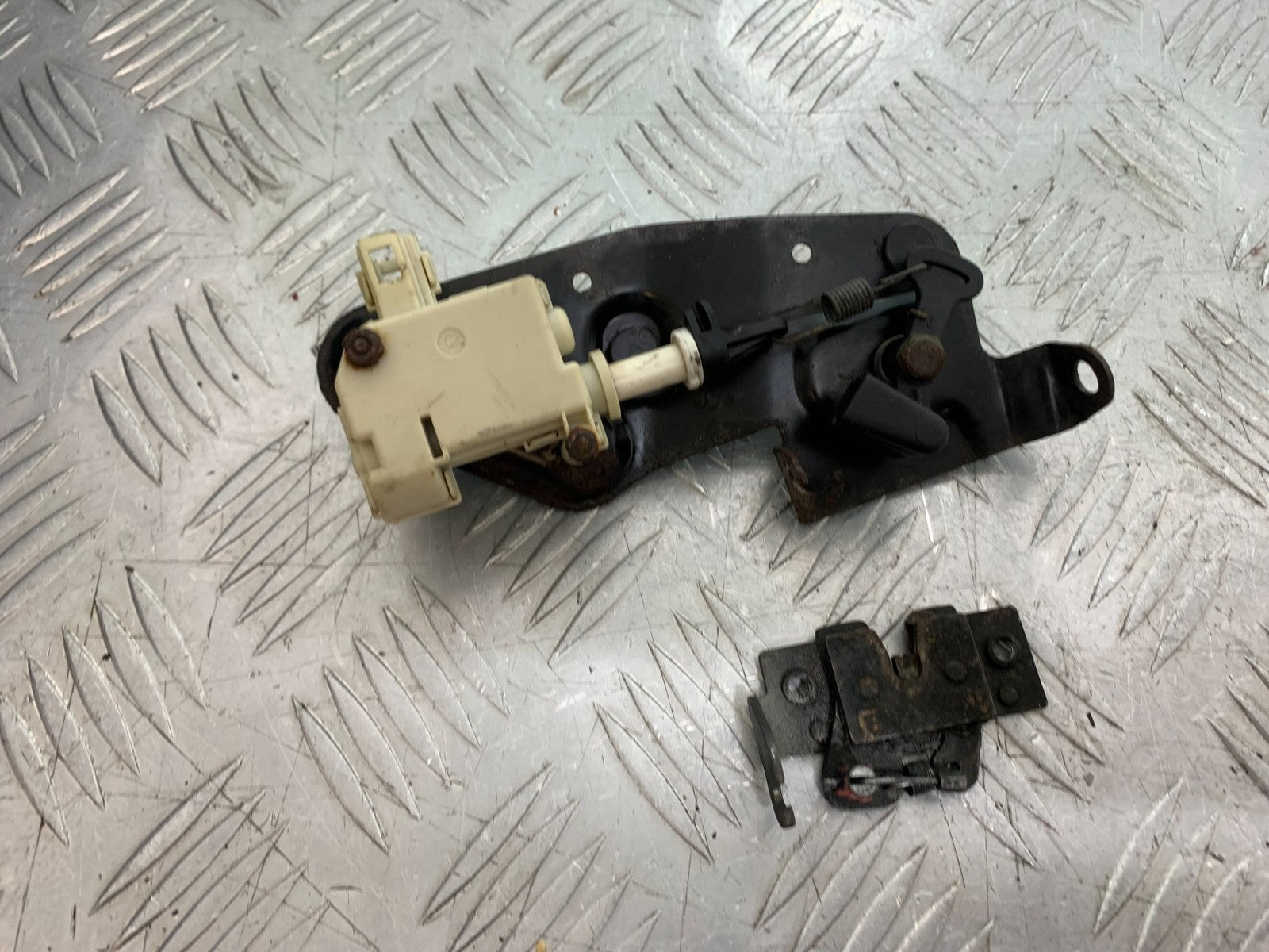 PIAGGIO VESPA GT125 L SEAT CATCH  YEAR 2003 (CMB1300)