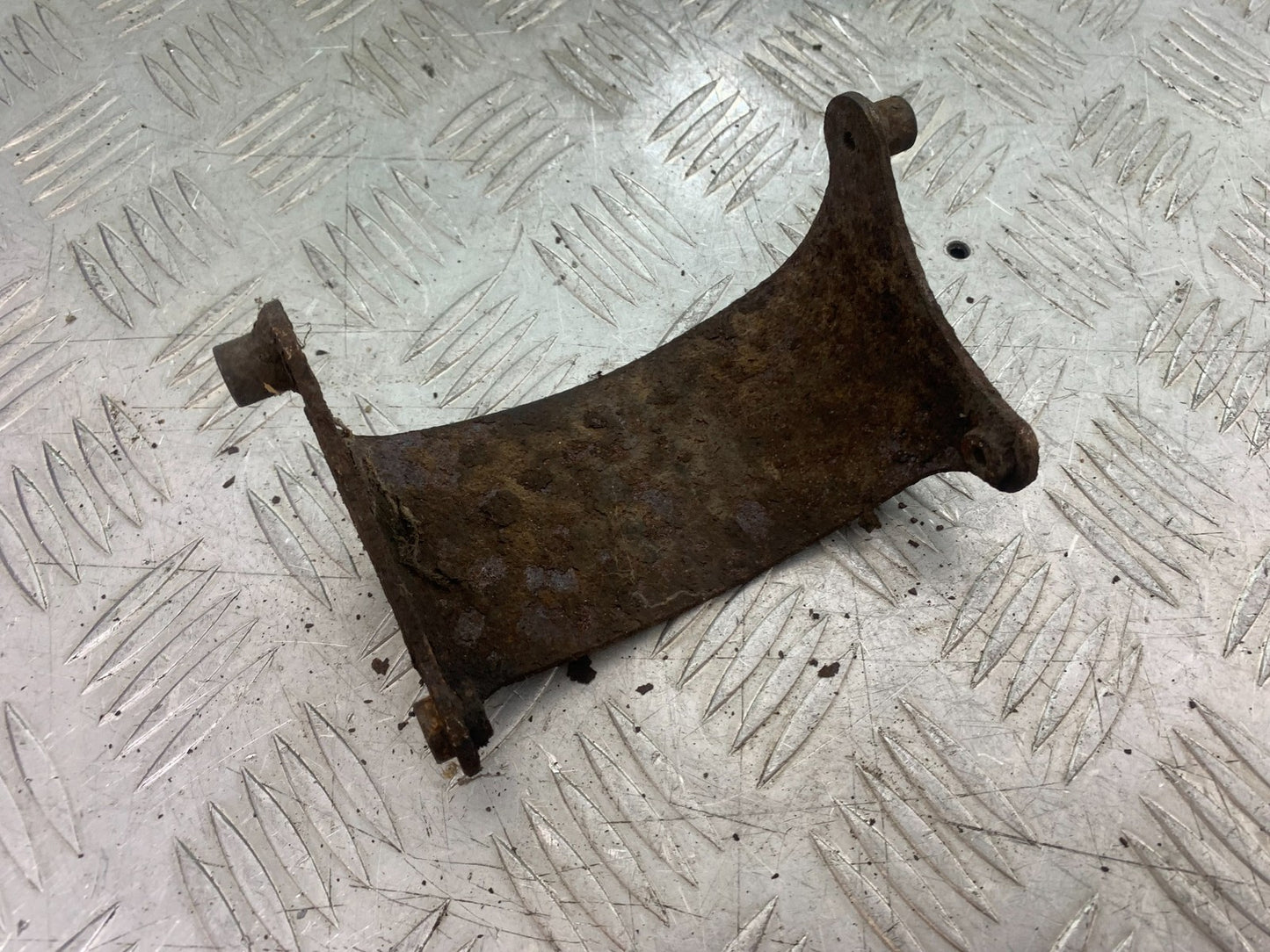HONDA ST1100 PAN EUROPEAN FRONT MUDGUARD BRACE 1993-2001 (CMB1195)