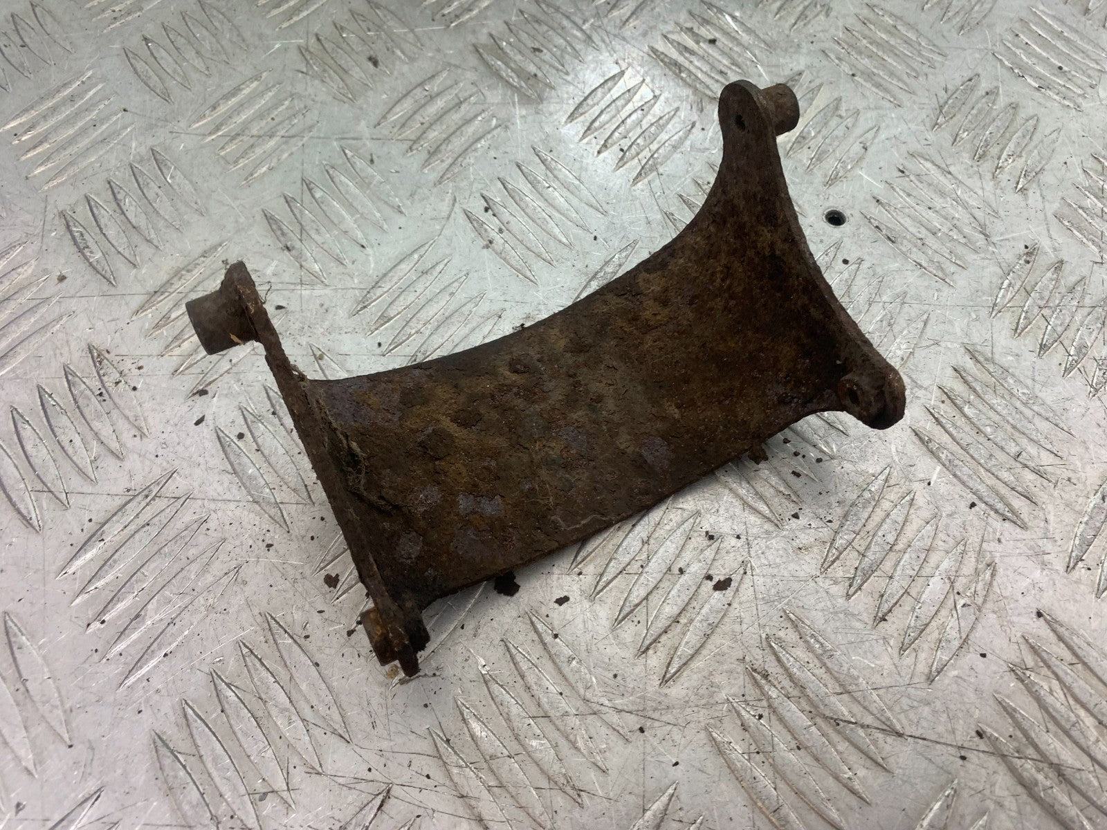 HONDA ST1100 PAN EUROPEAN FRONT MUDGUARD BRACE 1993-2001 (CMB1195)