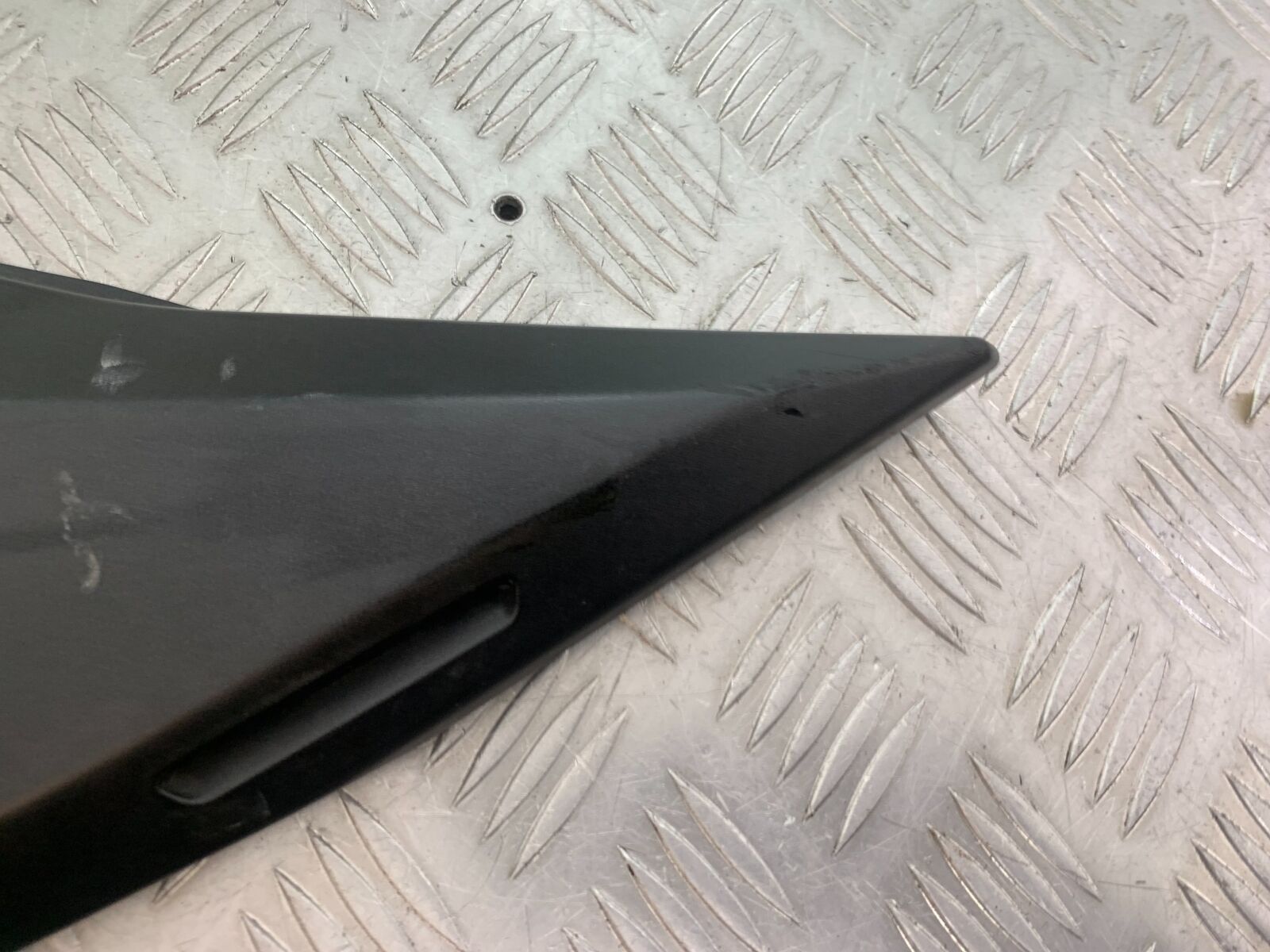 KAWASAKI Z750 Z 750 LEFT SEAT PANEL  YEAR 2004-2006  (CMB1104)