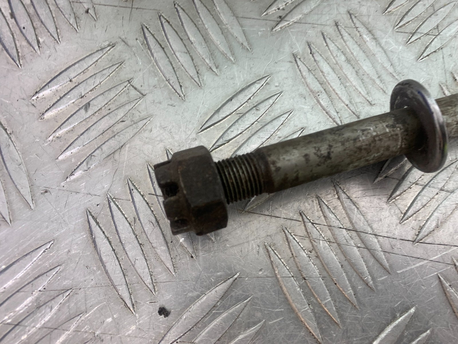 KAWASAKI GT550 GT 550 REAR WHEEL SPINDLE   YEAR 1989-1994