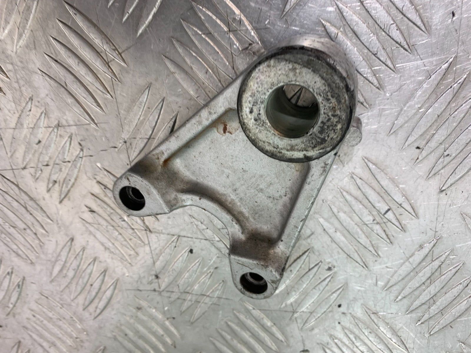 KAWASAKI ZZR1100 D REAR CALIPER BRACKET YEAR 1993-2001 (CMB1189)