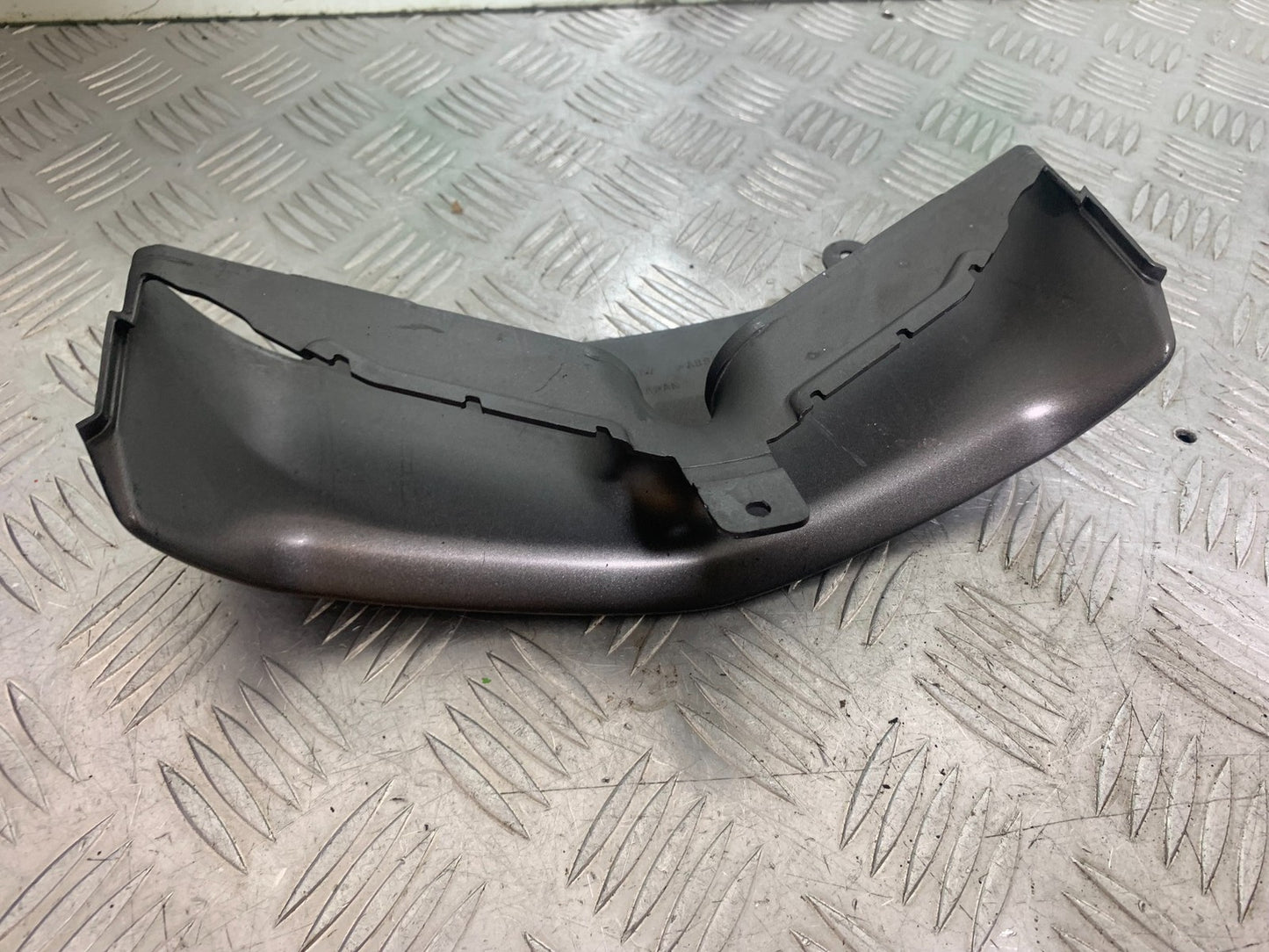 KAWASAKI ZX9R ZX9 E1 TOP FAIRING LOWER INFILL PANEL   YEAR 2000-01 (CMB1171)