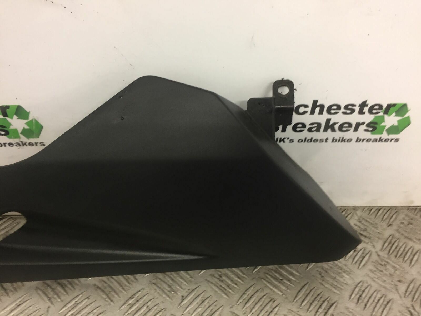 HONDA CBR125 CBR 125 RIGHT BELLY PAN YEAR 2011-2014