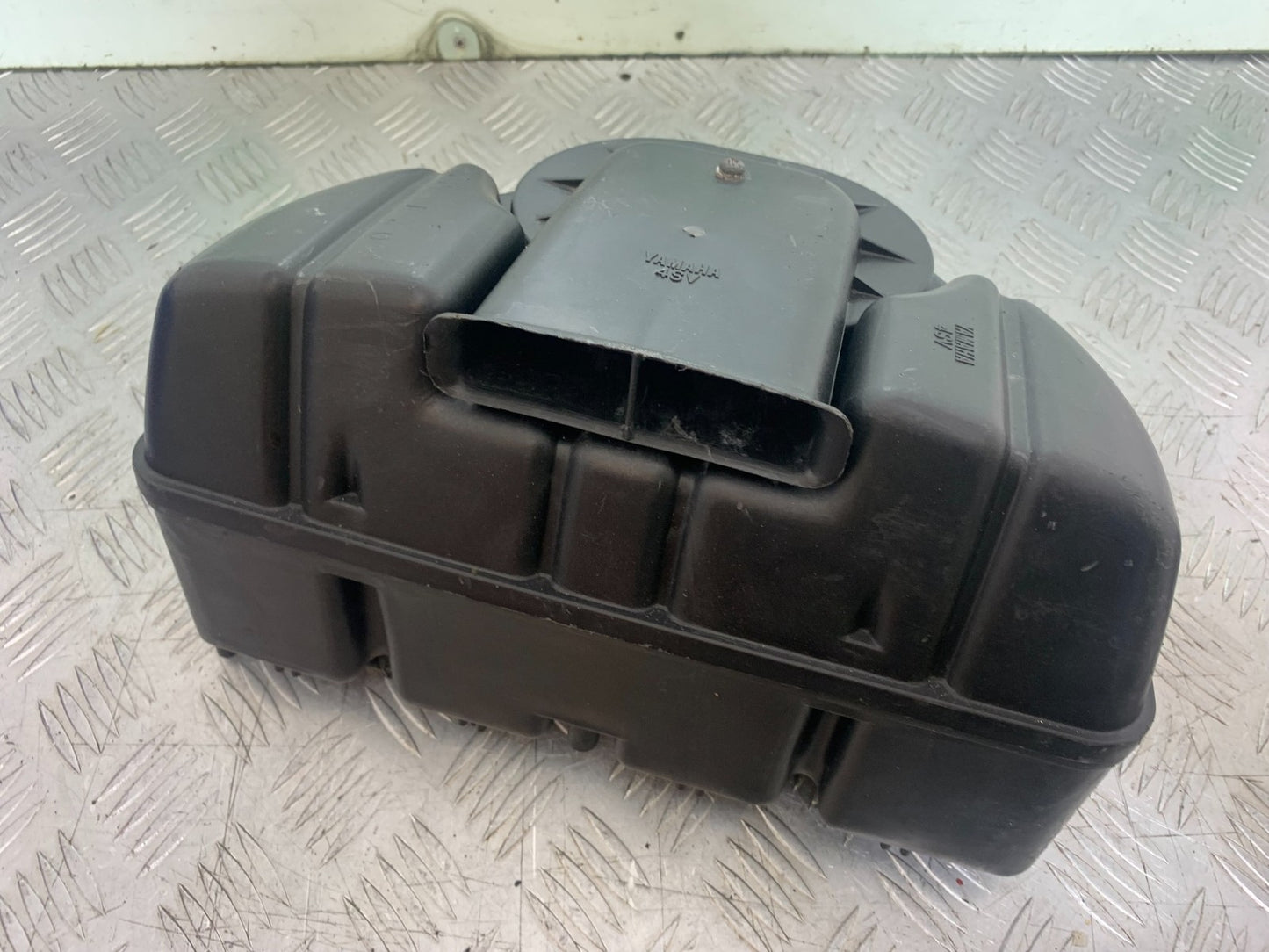 YAMAHA YZF1000 THUNDERACE AIRBOX   YEAR 1997-2000 (CMB1204)