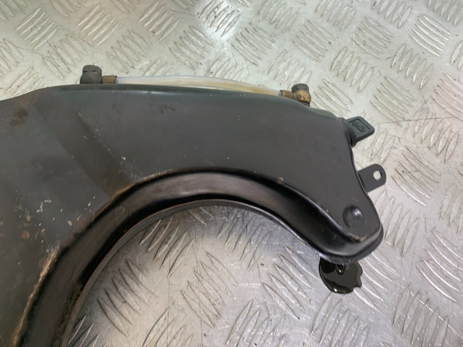 APRILIA RSV1000 RSV 1000 MILLE OIL TANK  1998- 2003 (CMB1184)