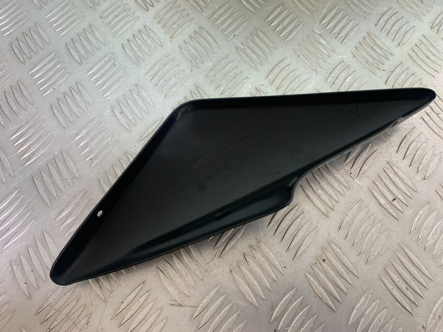 YAMAHA XSR900 XSR 900 LEFT SIDE PANEL  YEAR 2021-2022 (CMB1073)