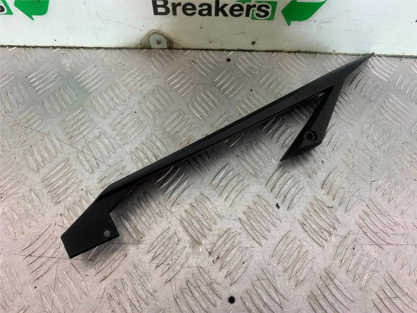 KTM 690 DUKE R LC4 CHAIN GUARD CHAINGUARD YEAR 2012-2015  (CMB1180)
