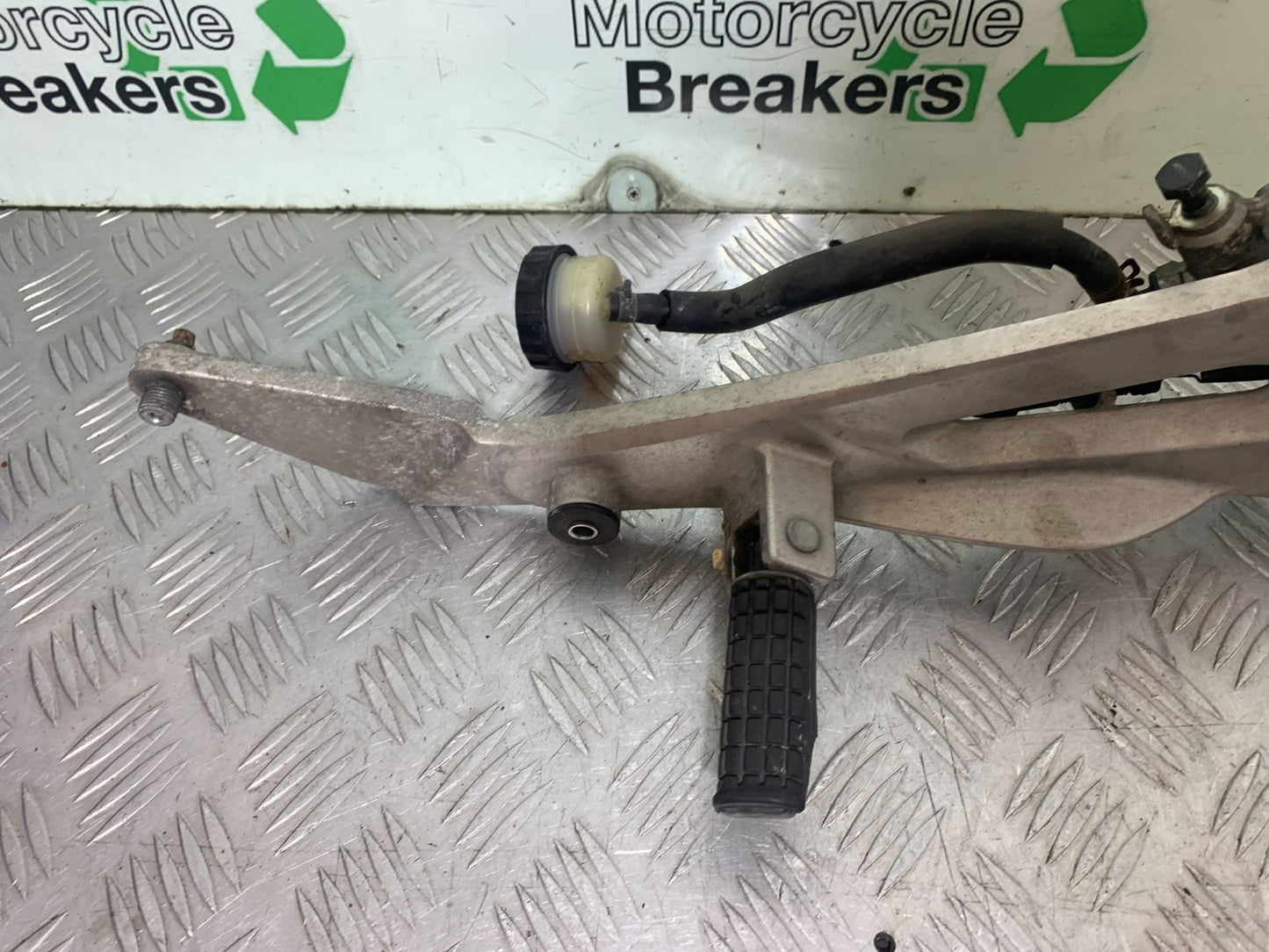 HONDA NT650 V DEAUVILLE RIGHT HANGER AND PEGS  YEAR 1998-01(CMB1320)