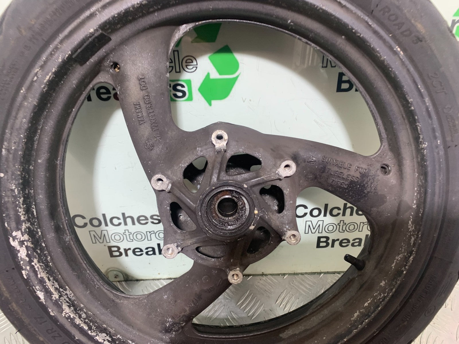 YAMAHA YZF1000 THUNDERACE FRONT WHEEL (GOOD TYRE) YEAR 1997-2000 (CMB1204)
