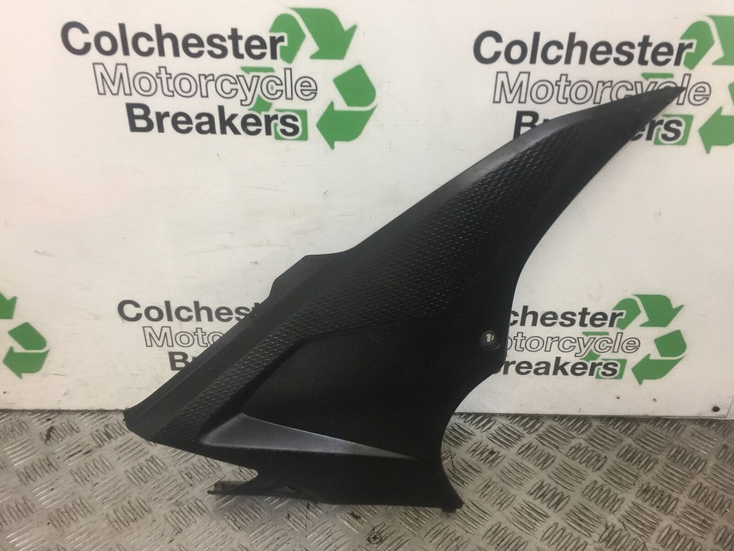 HONDA CBR 500 R  CBR500 R RIGHT SIDE INFILL PANEL   YEAR 2014  (STOCK 392)