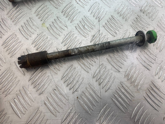 KAWASAKI GT550 GT 550 REAR WHEEL SPINDLE YEAR 1984-87 (CMB1141)