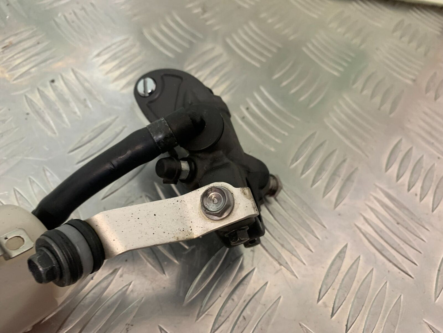 HONDA CBR1000 rr FIREBLADE FRONT MASTER CYLINDER YEAR 2008-2011 (STOCK 986)