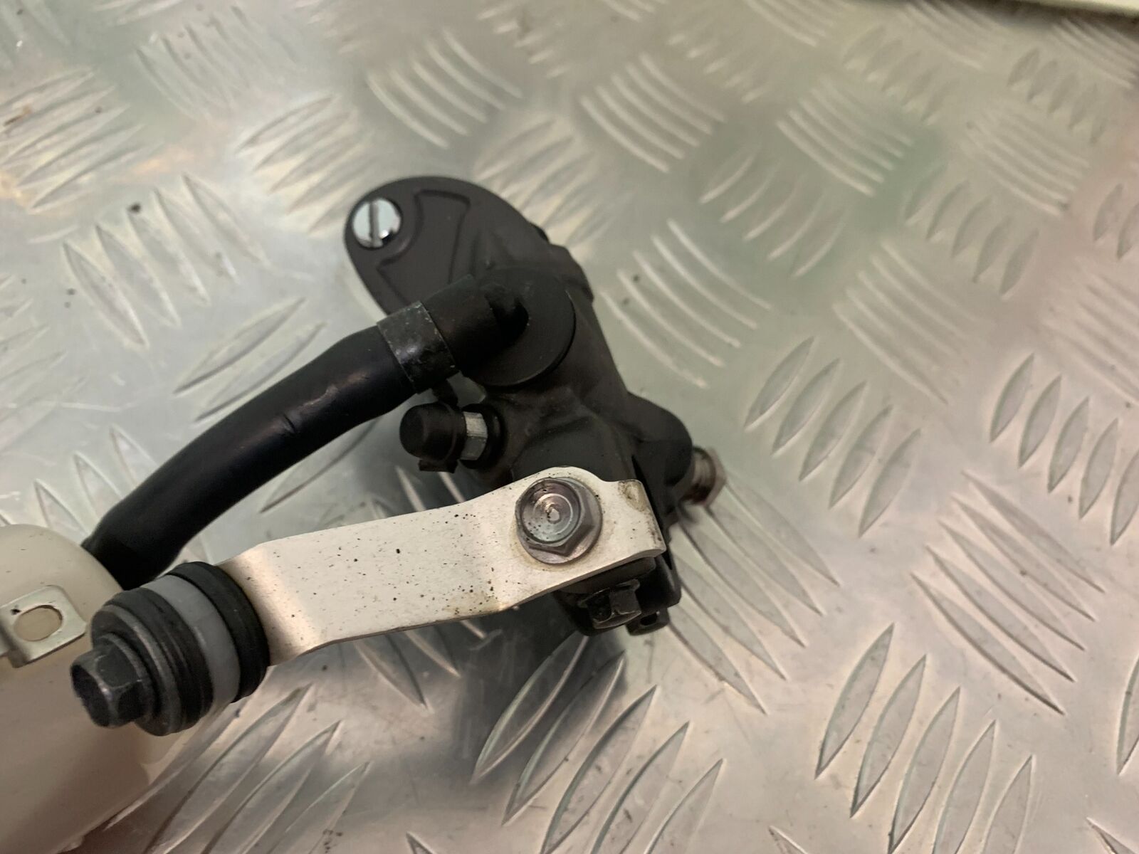 HONDA CBR1000 rr FIREBLADE FRONT MASTER CYLINDER YEAR 2008-2011 (STOCK 986)