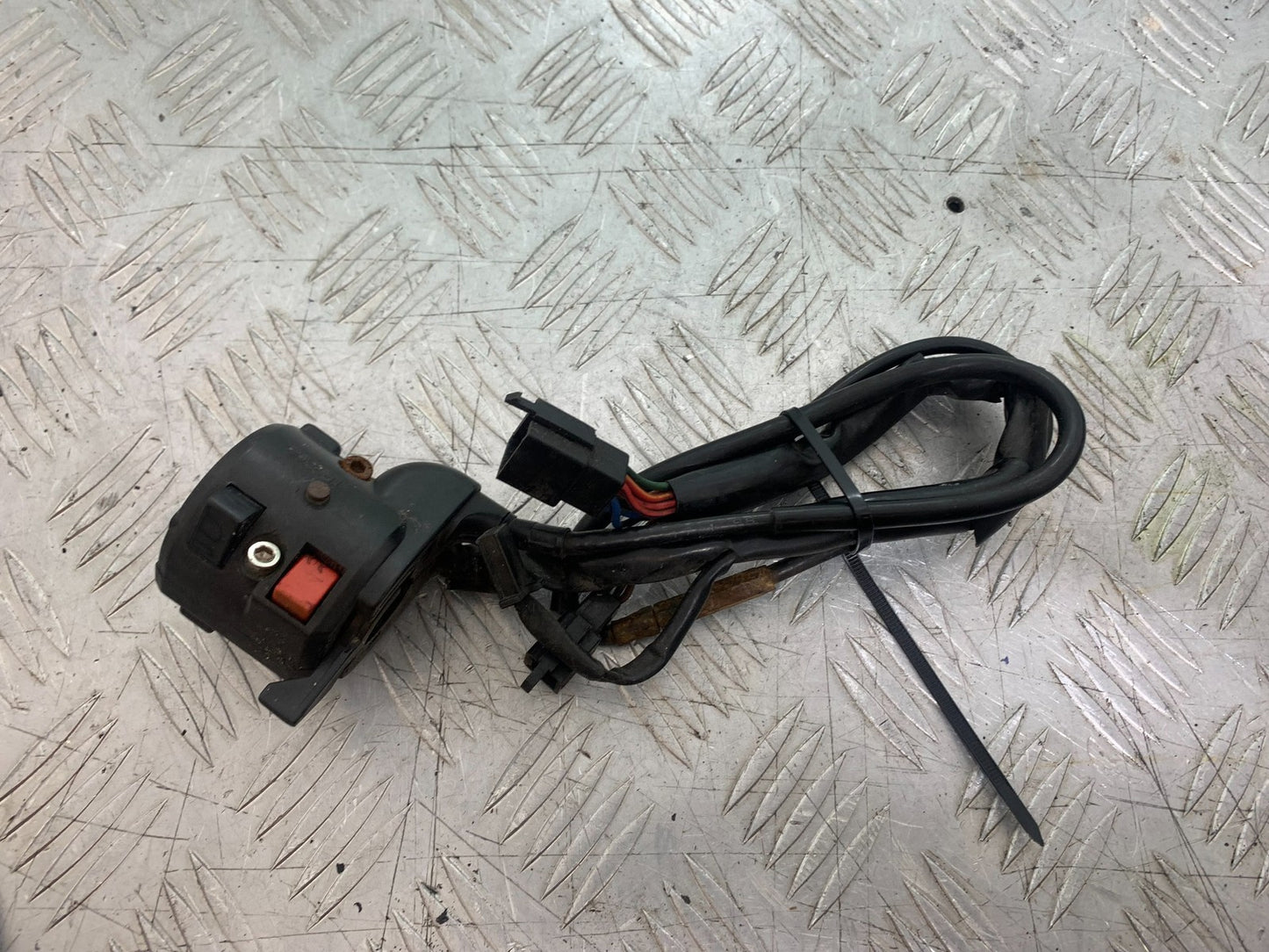 KAWASAKI GPX 750 GPX 750 LEFT SWITCH GEAR   YEAR 1990