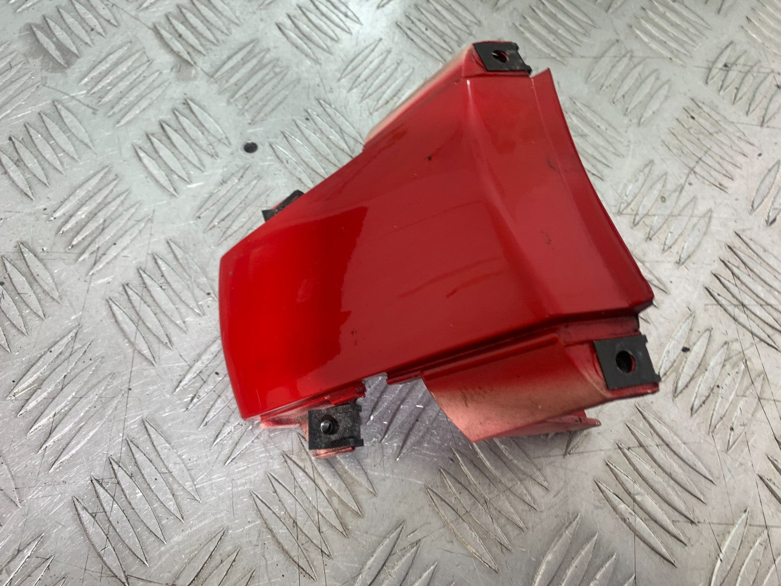 TRIUMPH 955i SPRINT ST TAIL PIECE JOINER  1999-2004 (CMB1176)