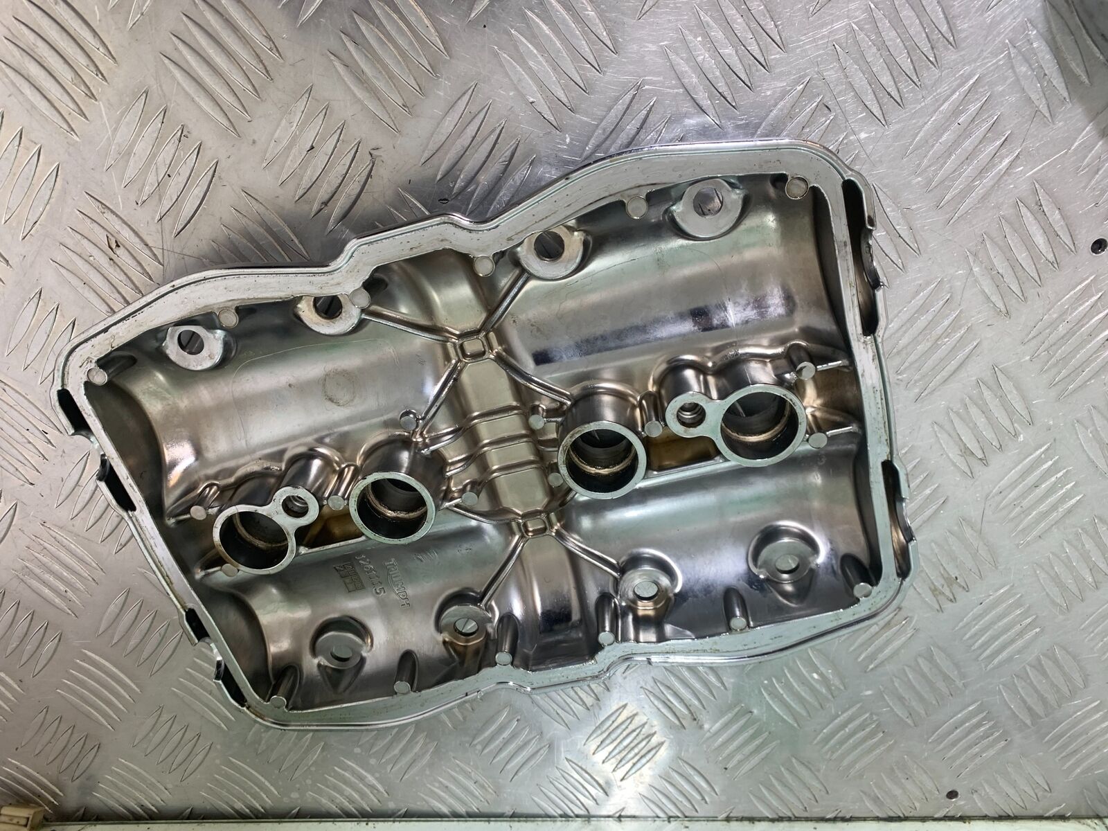 TRIUMPH THUNDERBIRD 1600 ROCKER COVER   YEAR 2011 (CMB1107)