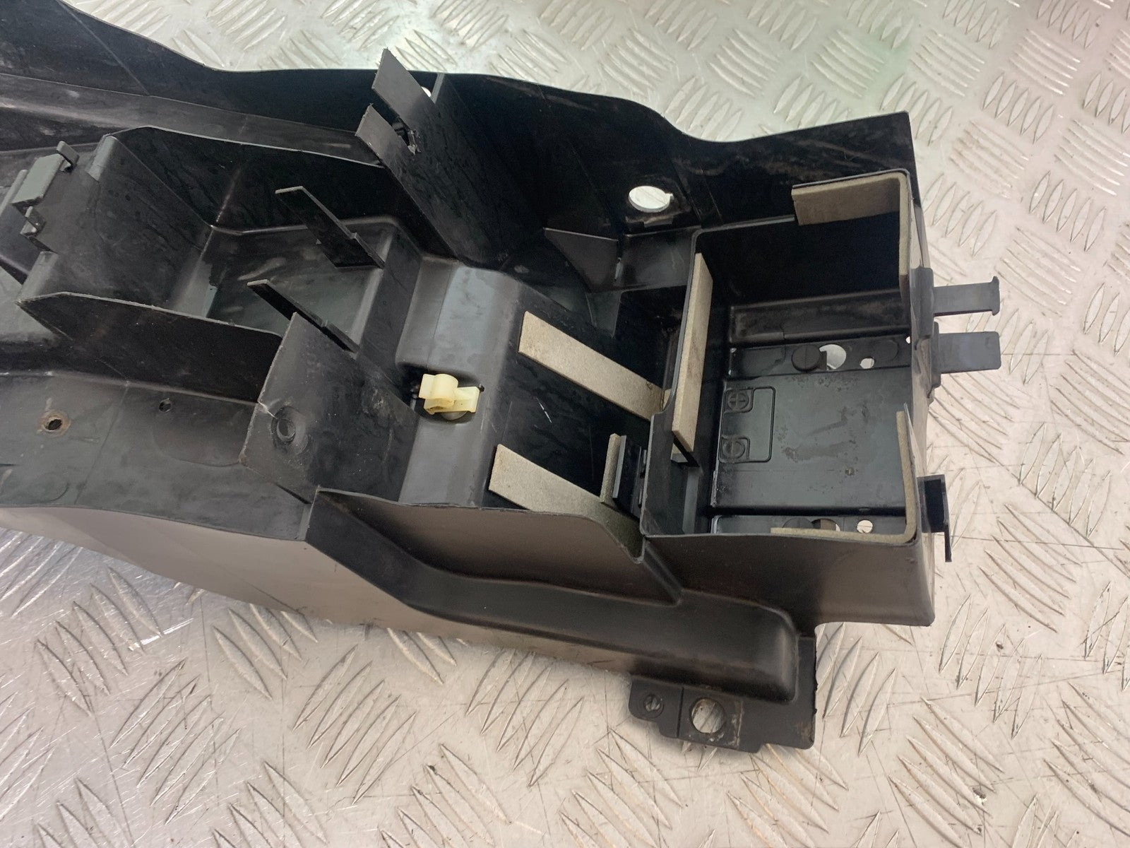 SUZUKI GSXR600 GSXR 600 K1 K2 K3 UNDERTRAY  1999-03 (CMB1284)
