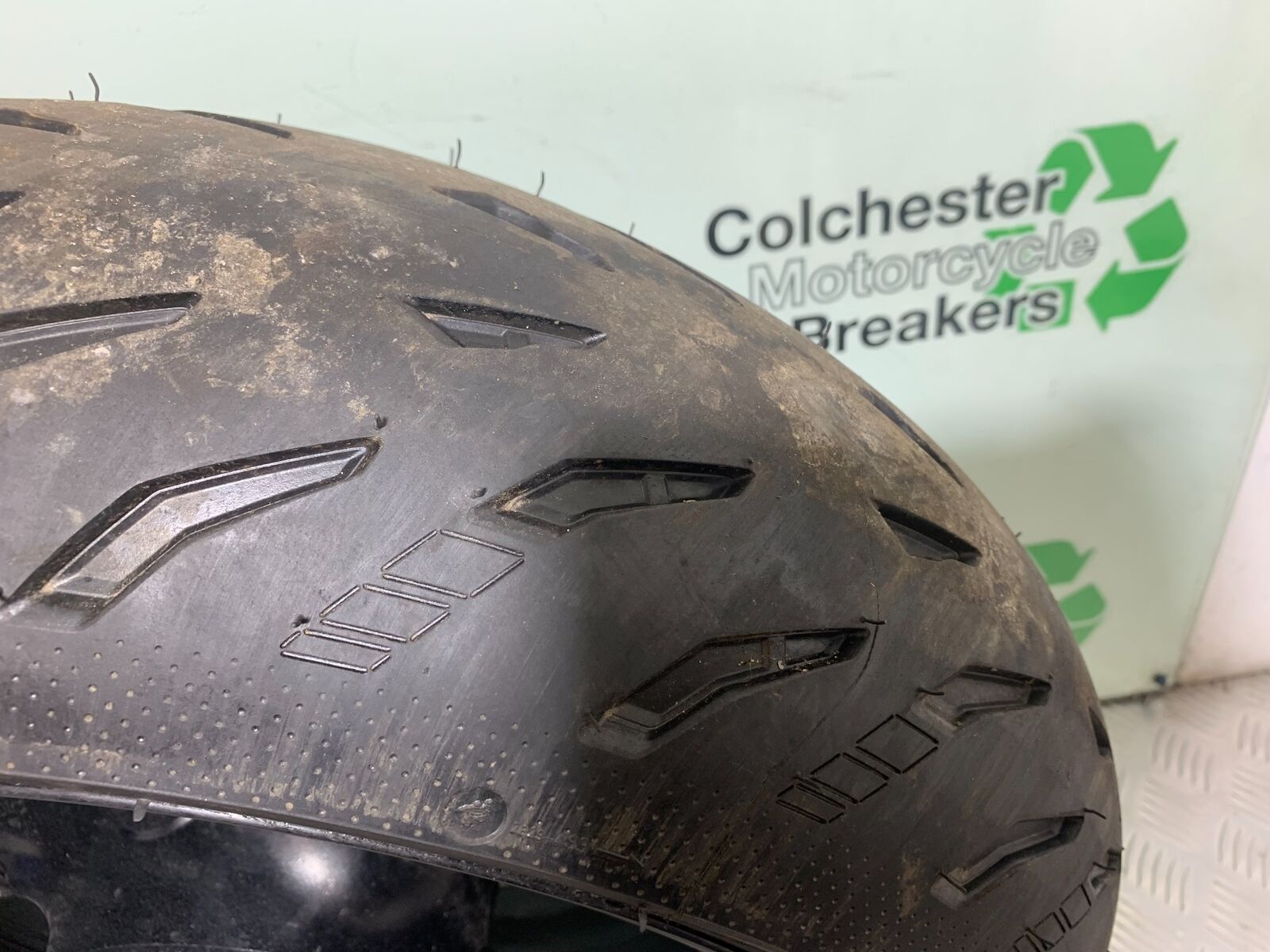 HONDA CBR1000 rr FIREBLADE REAR WHEEL (VERY GOOD TYRE)  2008-2011 (CMB1037)