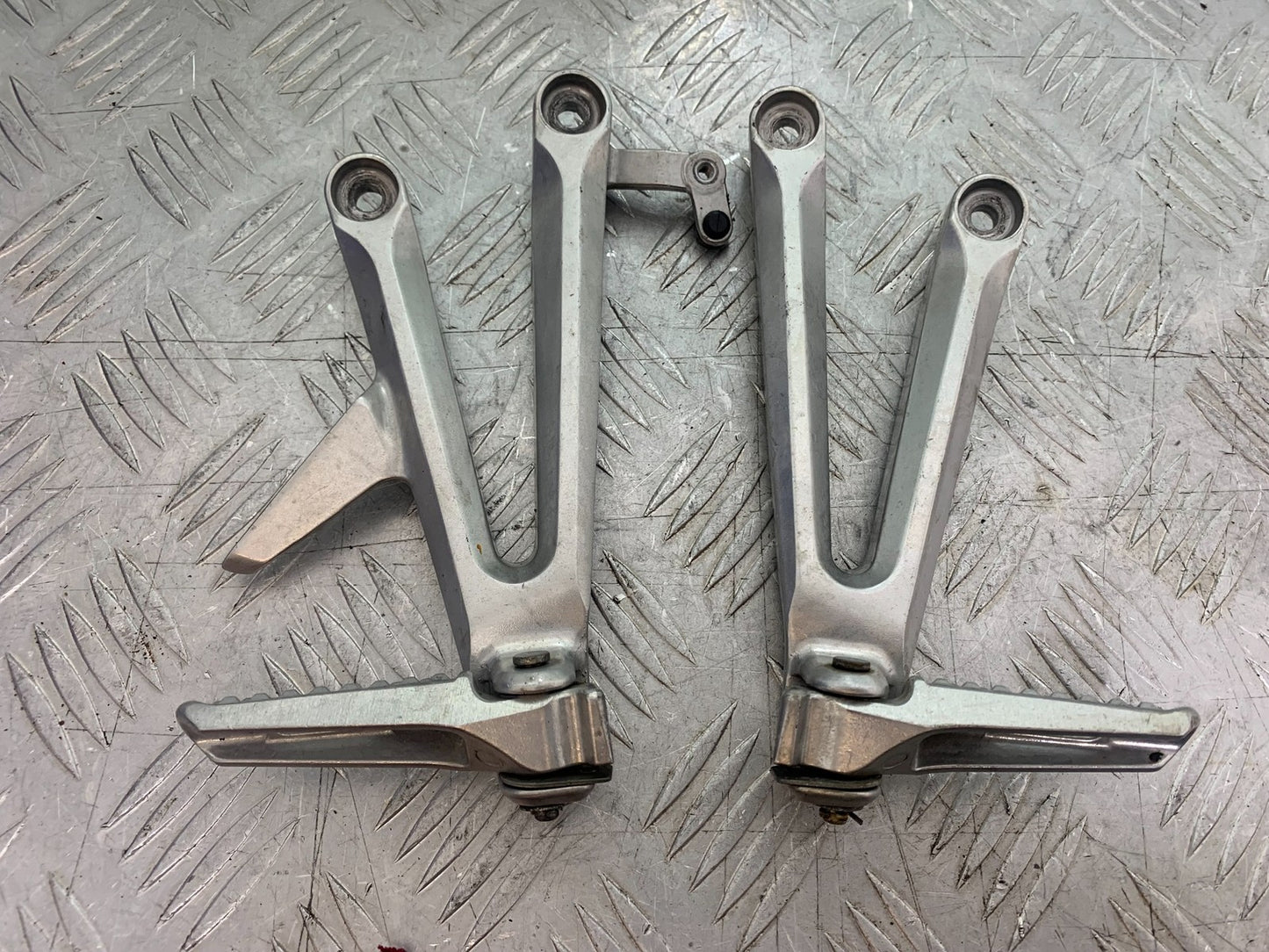 HONDA CBR1000 rr FIREBLADE REAR HANGERS AND PEGS  YEAR 2006 (CMB1220)