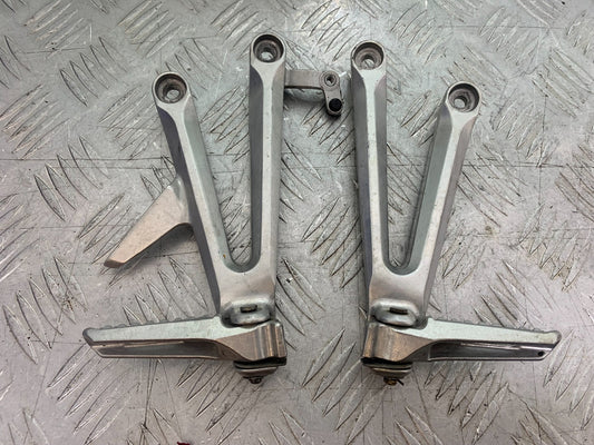 HONDA CBR1000 rr FIREBLADE REAR HANGERS AND PEGS  YEAR 2006 (CMB1220)