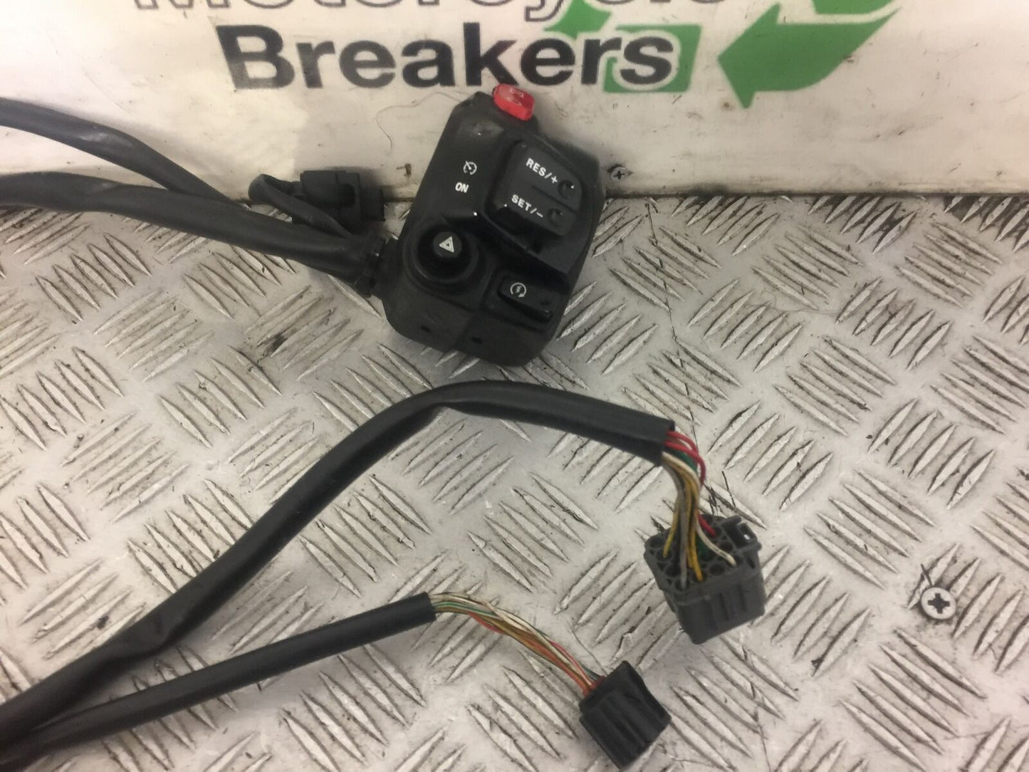 TRIUMPH TIGER 800 XRT RIGHT SWITCH GEAR YEAR 2015-2017 (STOCK 506)