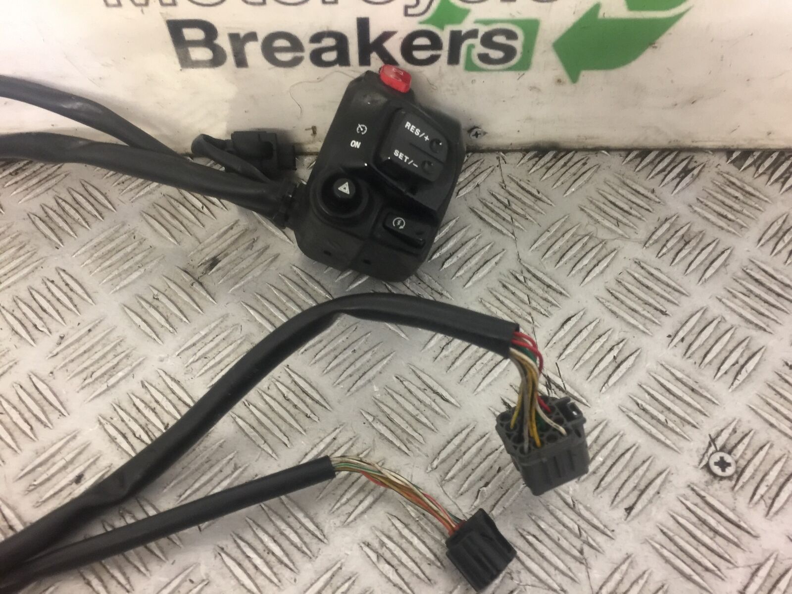 TRIUMPH TIGER 800 XRT RIGHT SWITCH GEAR YEAR 2015-2017 (STOCK 506)