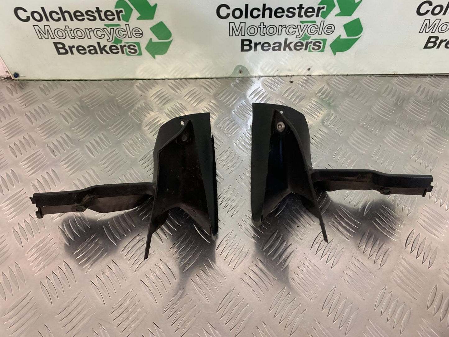 HONDA CBR1100 BLACKBIRD LEFT AND RIGHT TOP INFILLS YEAR 1996-1998 (STOCK 936)