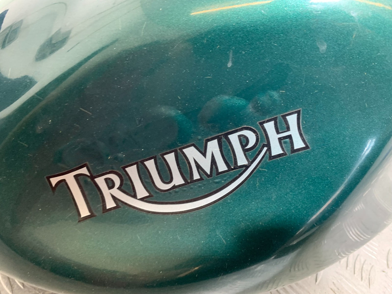 TRIUMPH 955I SPRINT RS PETROL TANK YEAR 1999-03 (CMB1313)