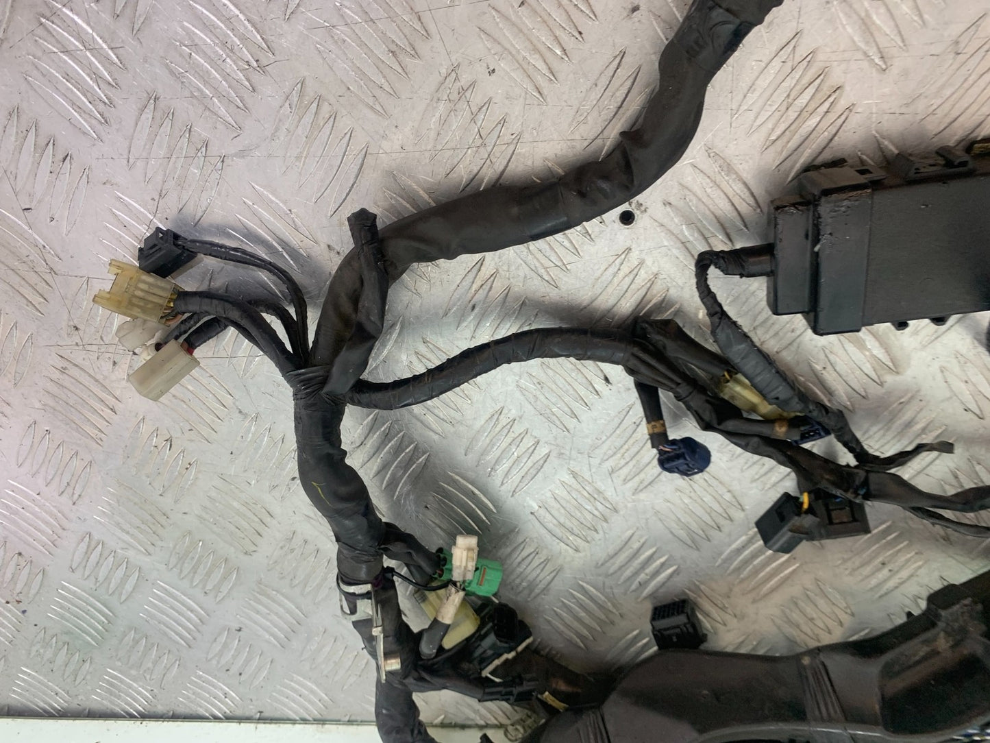 YAMAHA YZF R1 14 B BIG BANG WIRING LOOM  2009-11 (CMB1175)