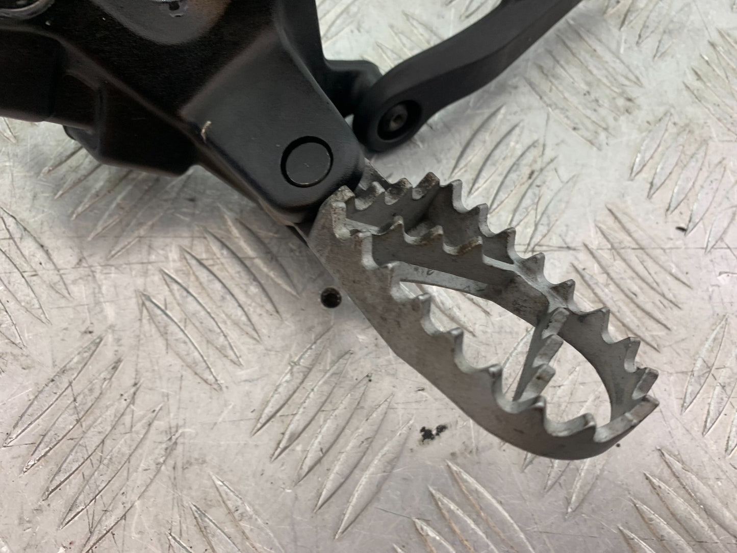 KTM 390 ADVENTURE FRONT LEFT HANGER AND PEG   YEAR 2020-24 (CMB1240)