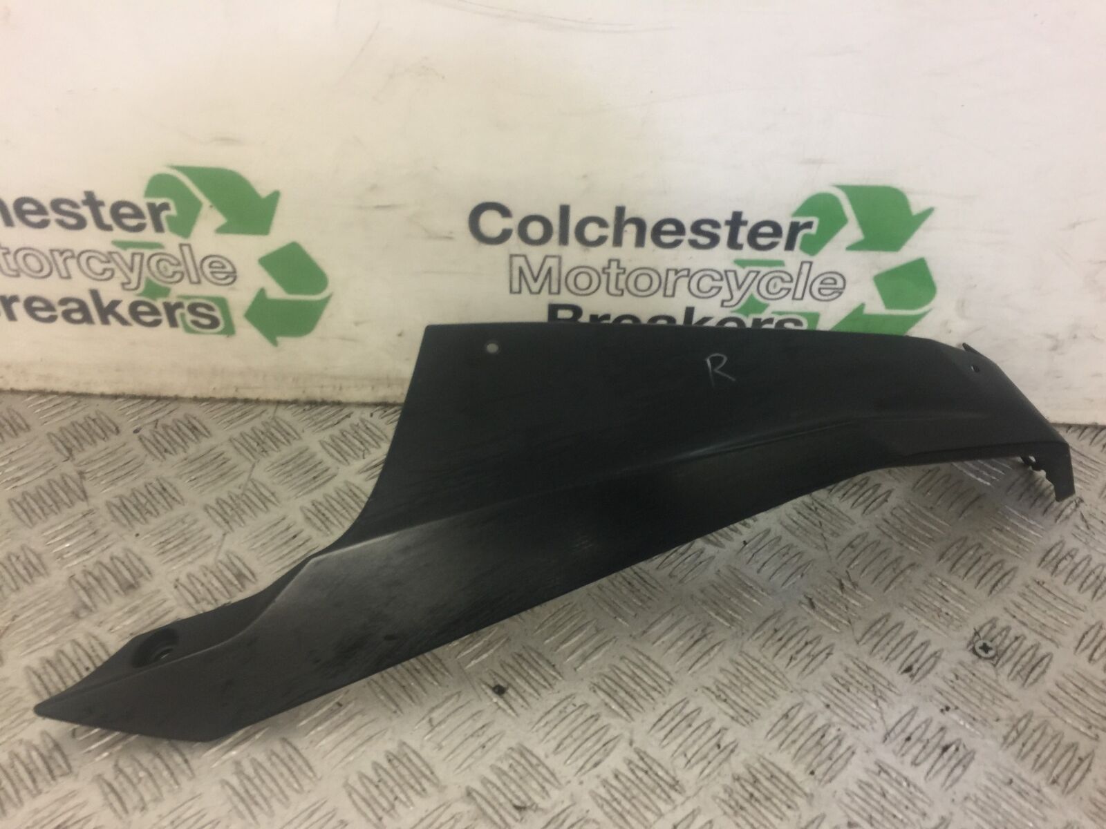 KAWASAKI NINJA 400 RIGHT BELLYPAN   YEAR 2019  (STOCK 635)
