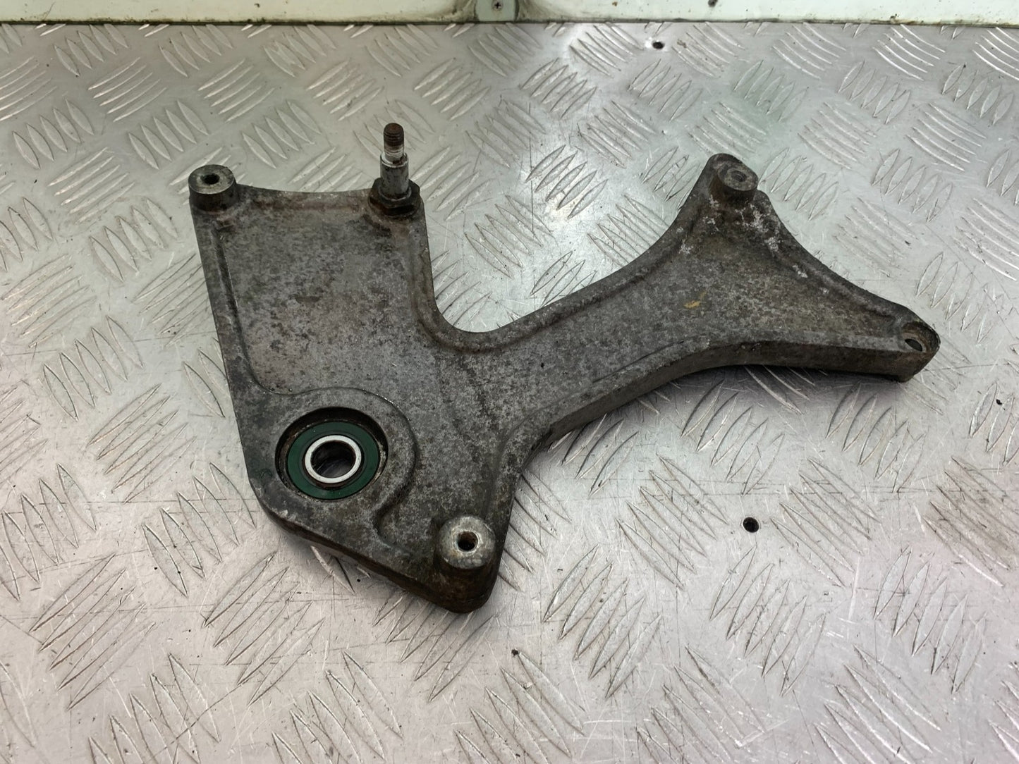 PIAGGIO VESPA GT125 L EXHAUST BRACKET  YEAR 2003 (CMB1300)