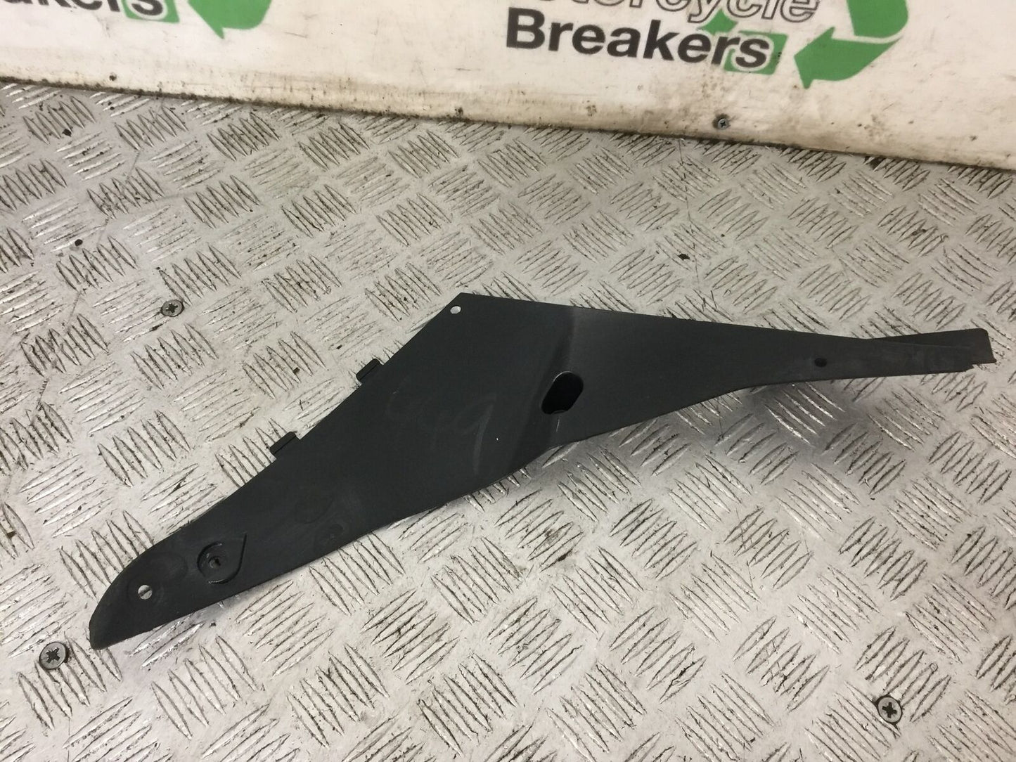 KAWASAKI ZX6R INNER INFILL  YEAR 2009-2012  (STOCK 897)