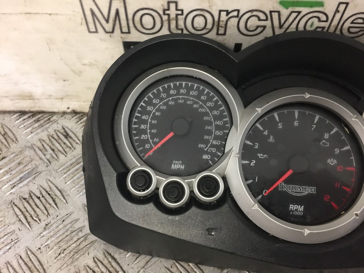 TRIUMPH 1050 SPRINT CLOCKS SPEEDO DASH  YEAR 2005 (STOCK 487)