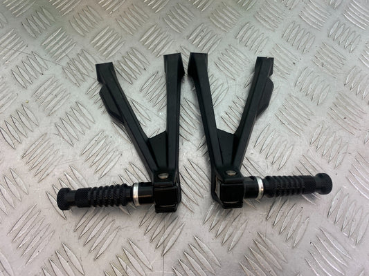 BMW M1000 R REAR HANGERS AND PEGS YEAR 2023-2024 (CMB1140)
