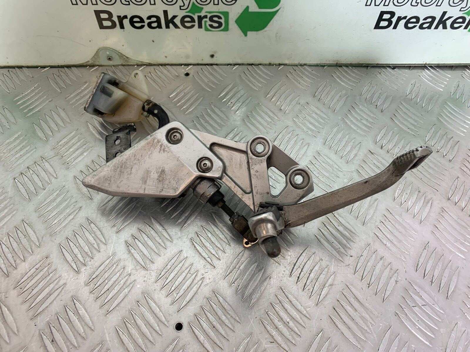 SUZUKI SV1000 SV 1000 K4 FRONT RIGHT HANGER  YEAR 2003-2007 (CMB1042)