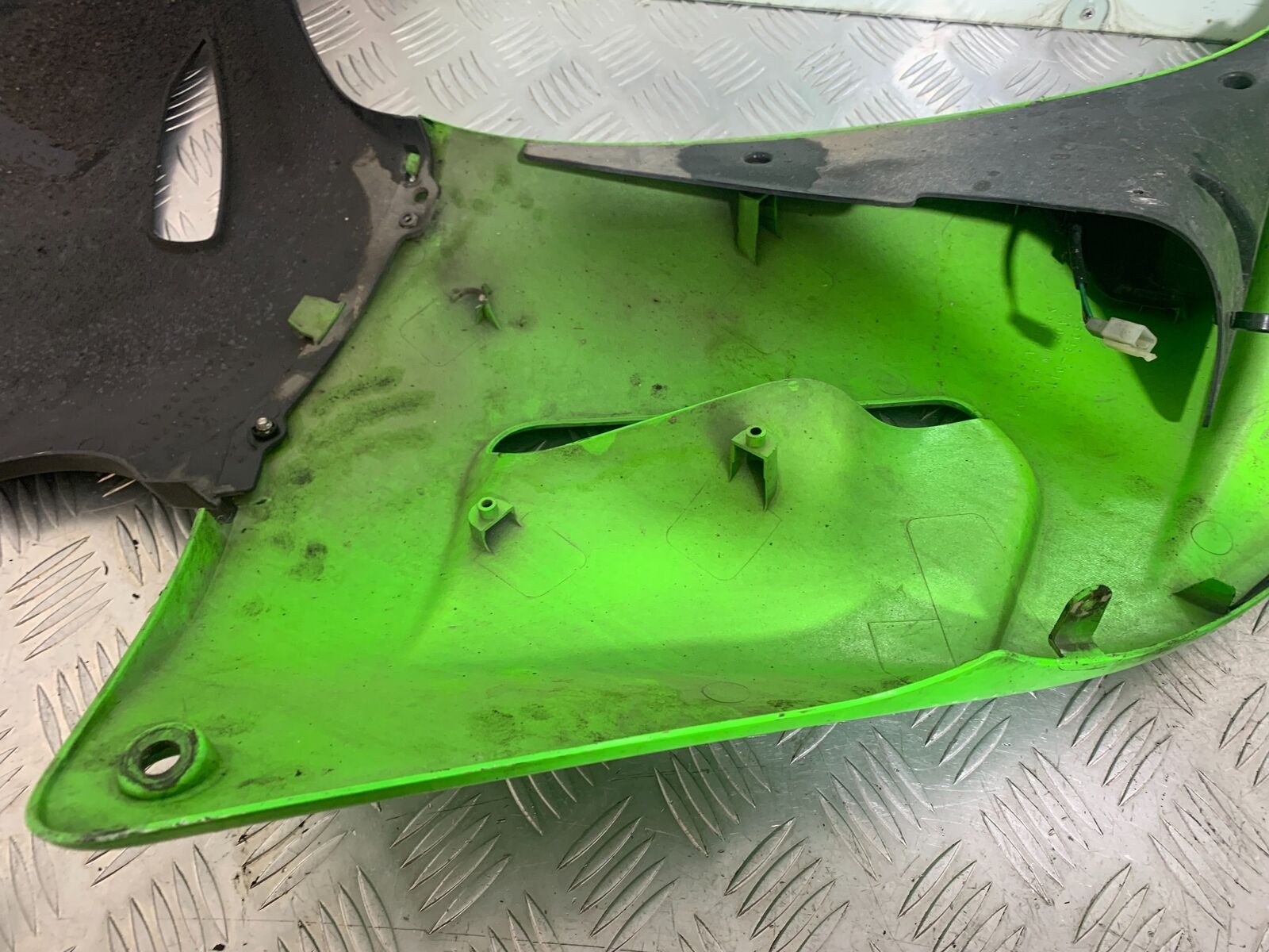 KAWASAKI ER6 F RIGHT FAIRING PANEL  YEAR 2005-2008 (CMB1098)