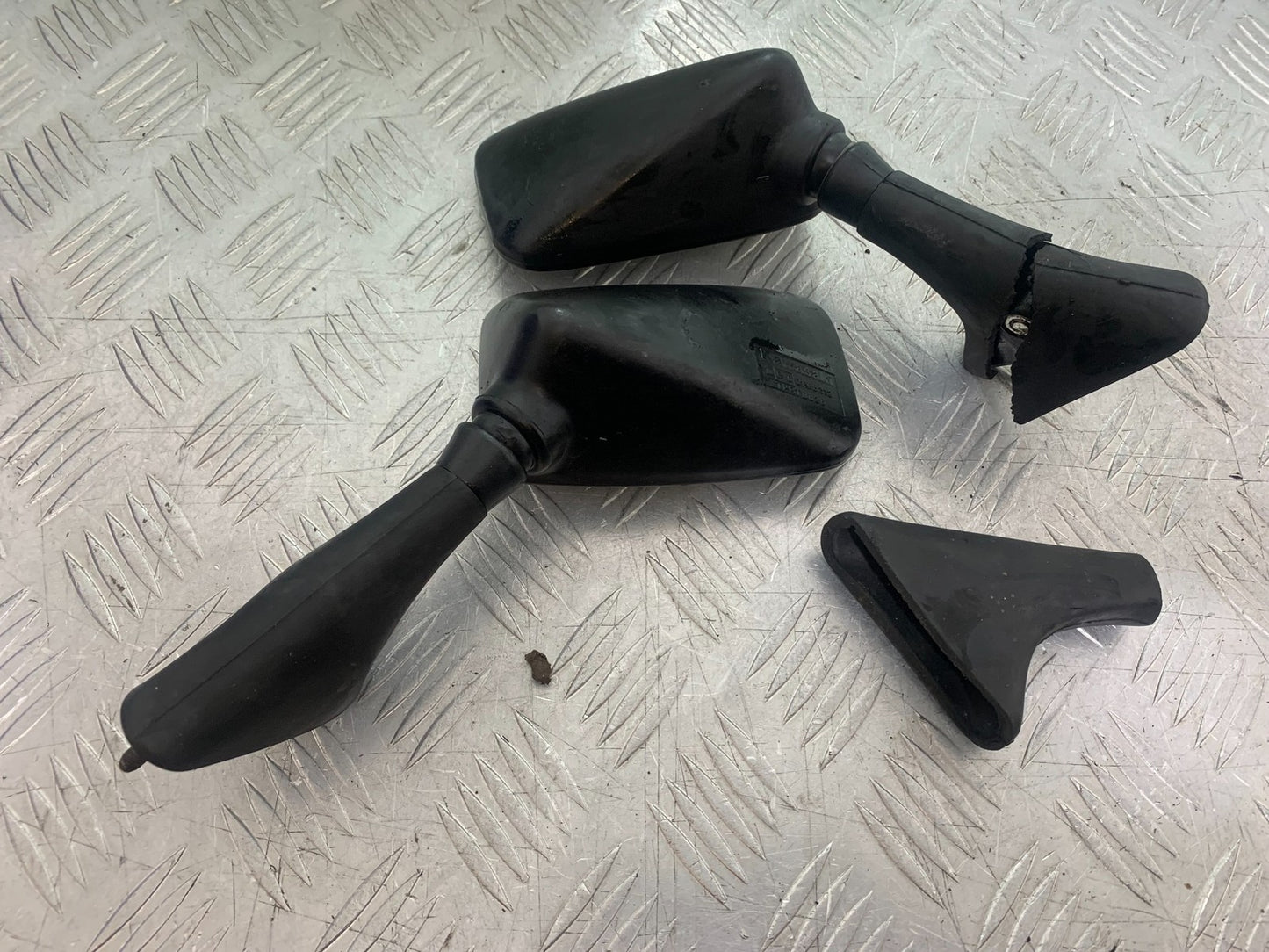 KAWASAKI GPZ600 GPZ 600 LEFT & RIGHT MIRRORS   YEAR 1988-90 (CMB1258)