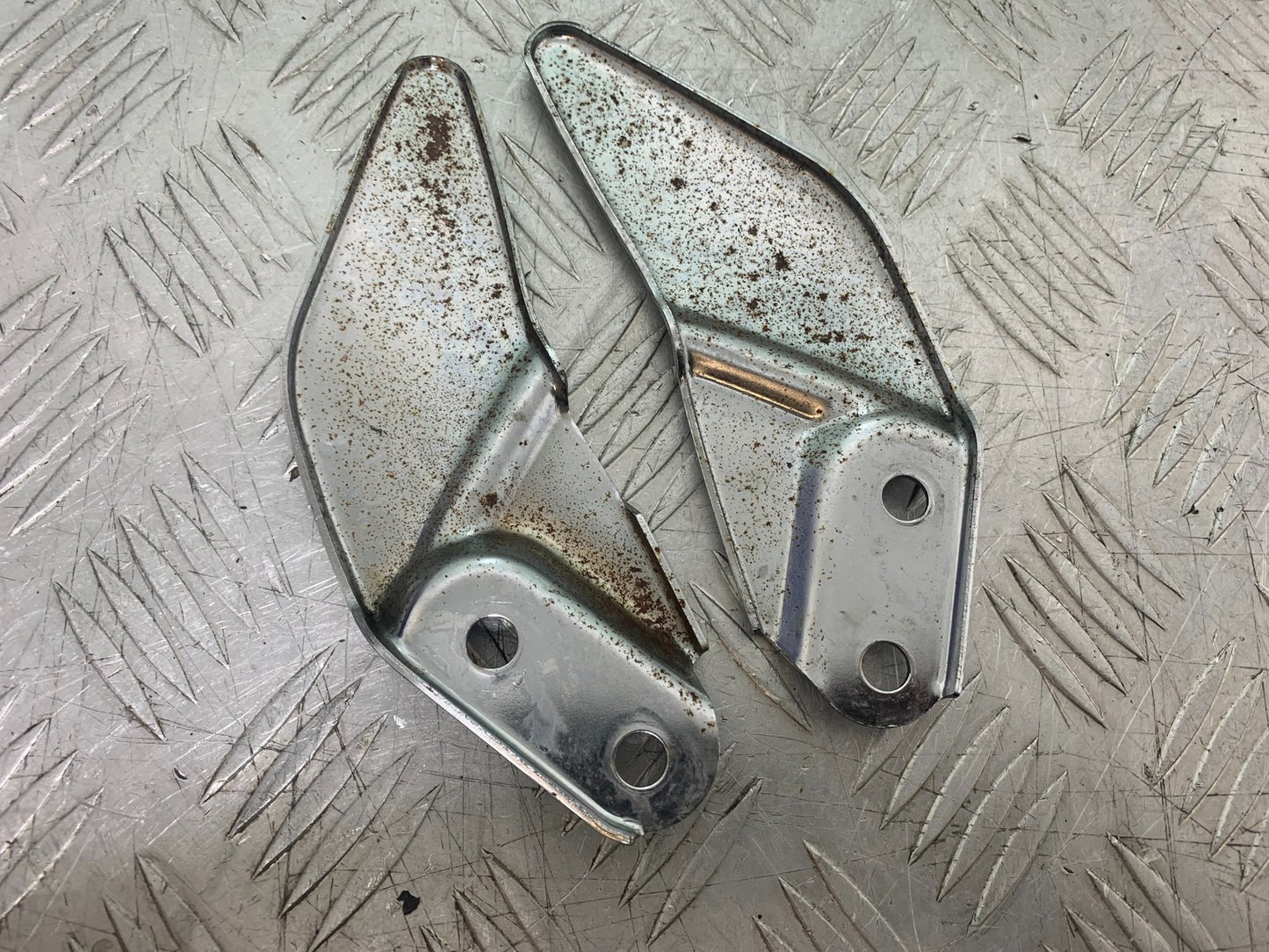 SUZUKI GSX750 INAZUMA HEEL PLATES YEAR 1998-2003 (CMB1308)