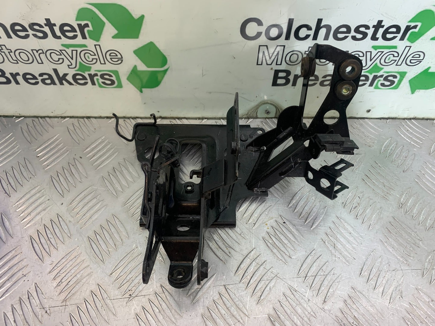 YAMAHA XMAX 300 FAIRING BRACKET   YEAR 2017-2020 (CMB1218)