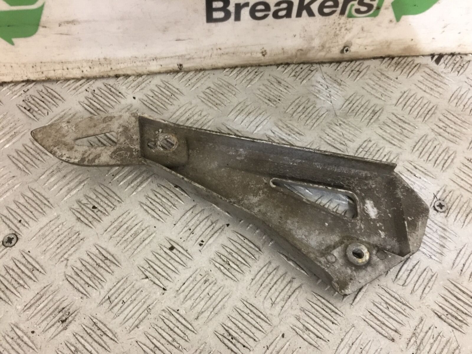 SUZUKI EN125 EN 125 RIGHT HANGER  YEAR 2006-09   (STOCK 826)