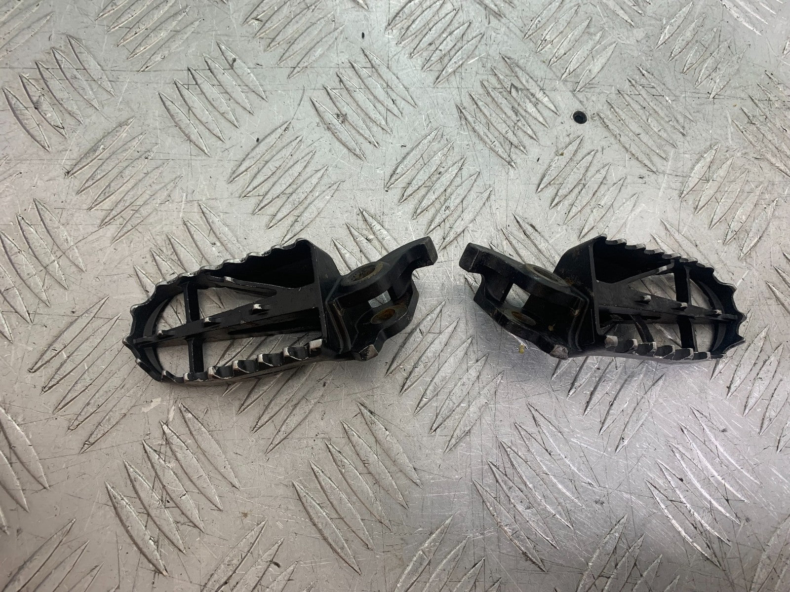 KAWASAKI KXF250 KXF 250 FOOTPEGS  YEAR 2006-2008 (CMB1309)