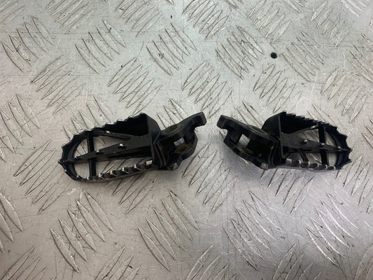 KAWASAKI KXF250 KXF 250 FOOTPEGS  YEAR 2006-2008 (CMB1309)