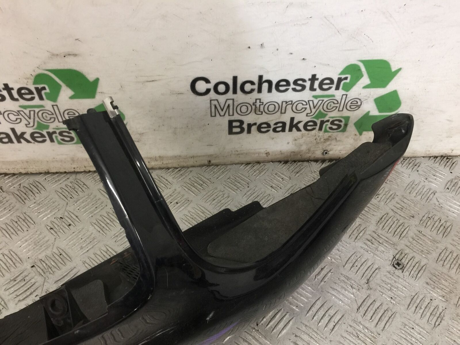 KAWASAKI ZX9R ZX9B RIGHT SEAT PANEL YEAR 1994 (STOCK 860)