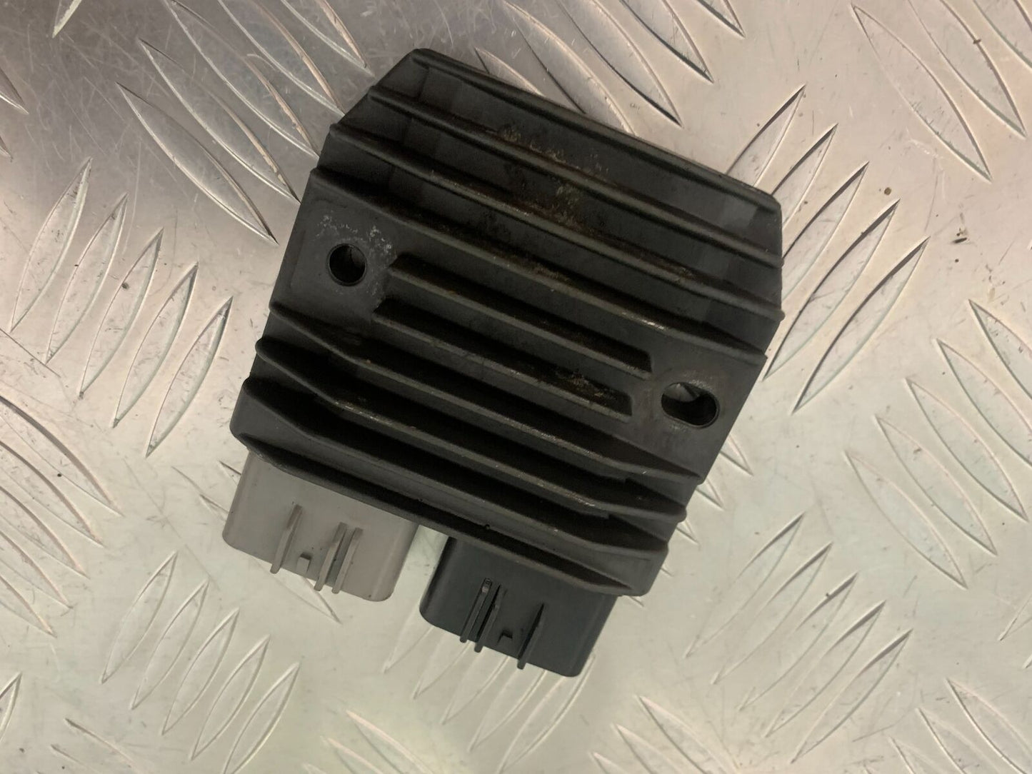 YAMAHA FJR1300 FJR 1300 REGULATOR   YEAR 2001-05 (STOCK 946)
