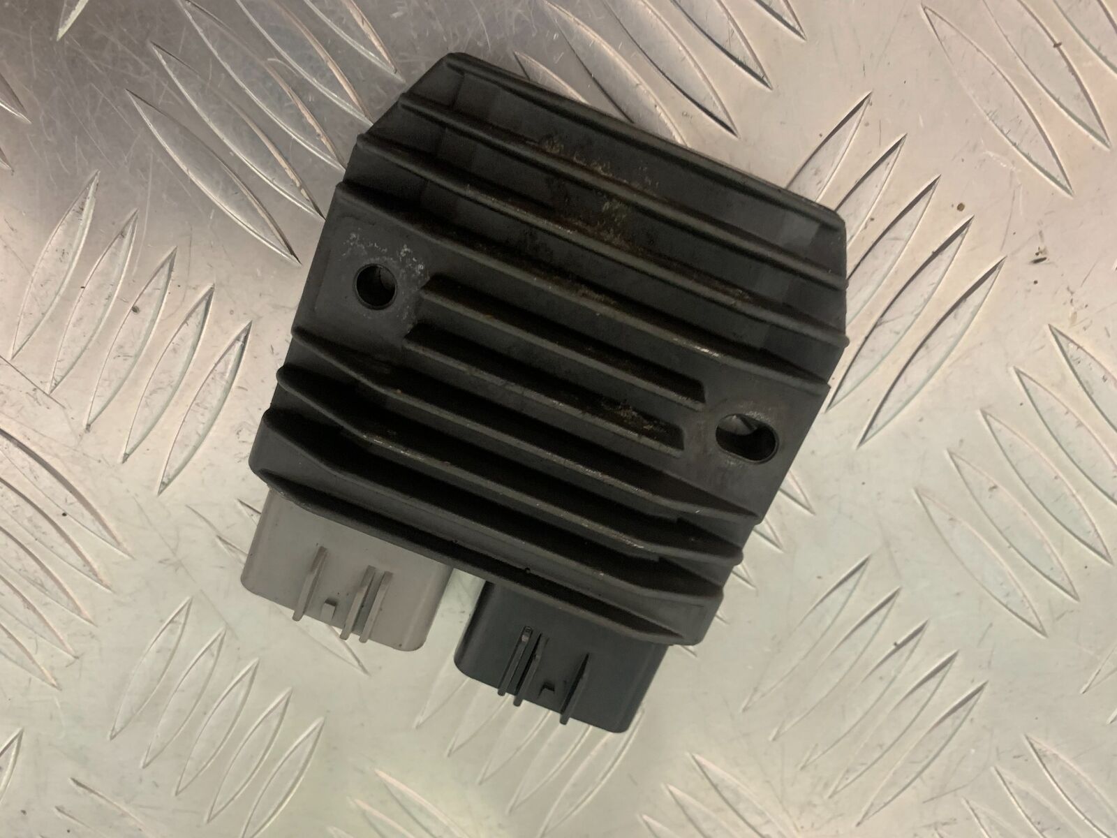 YAMAHA FJR1300 FJR 1300 REGULATOR   YEAR 2001-05 (STOCK 946)